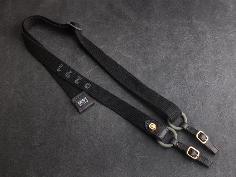 ボルトダウンブラックは税込6,200円。通常版は鉄製のボルトだが、ブラックは真鍮製ボルトをあしらっている。