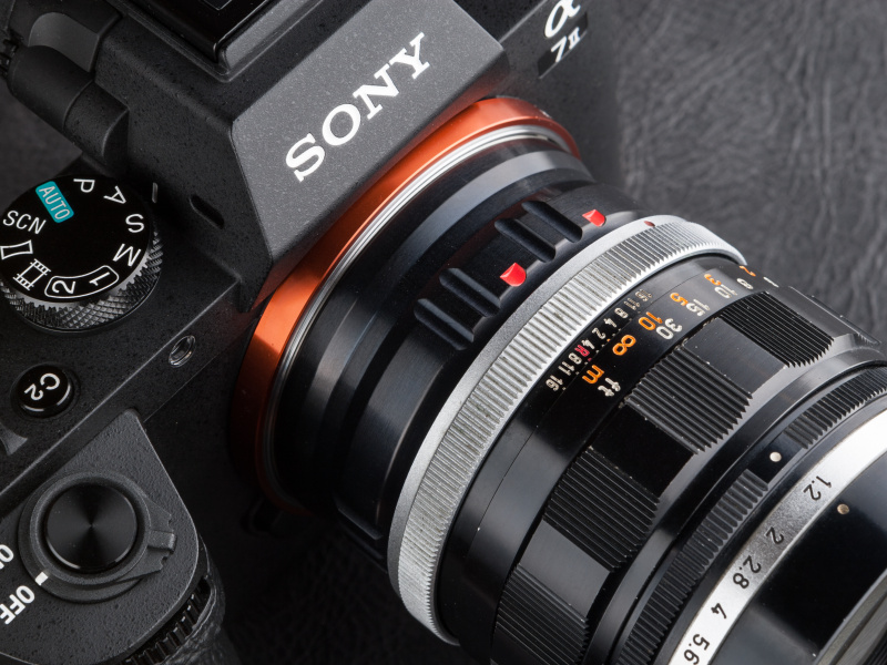 mukカメラサービスのmuk FD-NEX Pは税込8,400円。ポーランド製で7075ジュラルミンの削り出しだ。