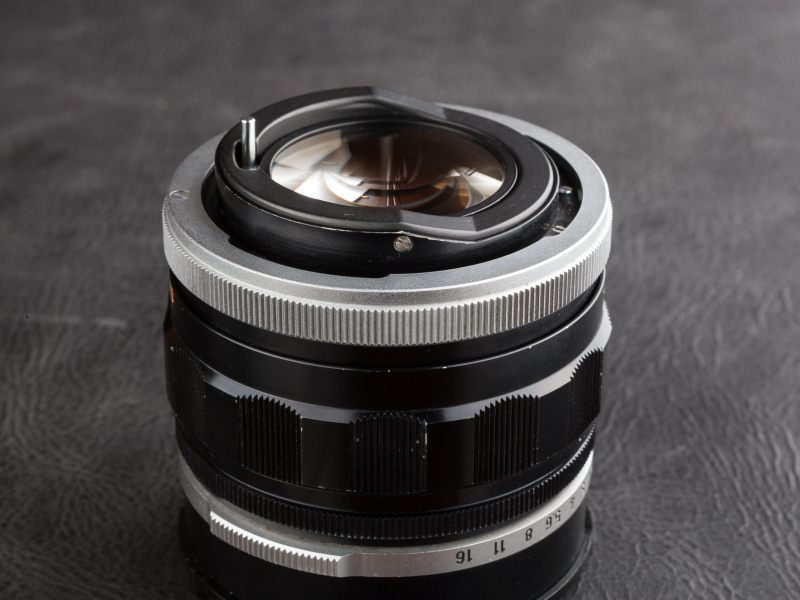 一部のFLマウントレンズはレンズ後端に段差があり、これがマウントアダプターのピンと干渉する。