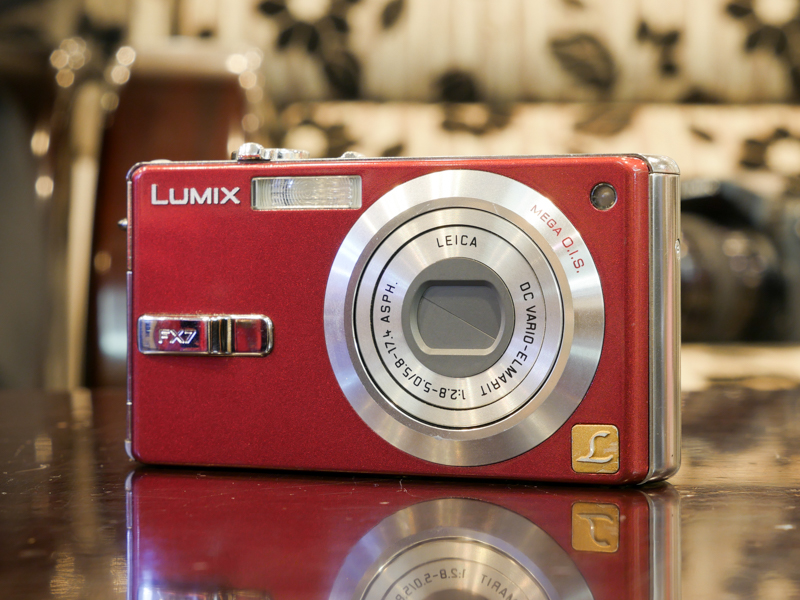 ターニングポイントだったLUMIX FX7（2004年）。LUMIXブランド躍進のきっかけとなった。