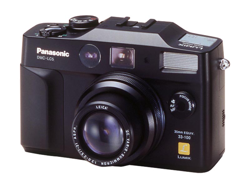 もうひとつの初代LUMIXがLUMIX LC5（2001年）。1/1.76型CCDを搭載した、いまでいう高級コンパクトだった。