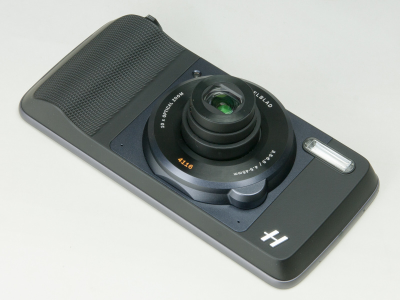 Moto Zに装着したHasselbladのTrue Zoom