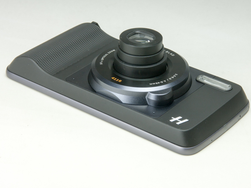 True Zoomを装着。下部に「H」とレンズ下に「4116」のロゴがある