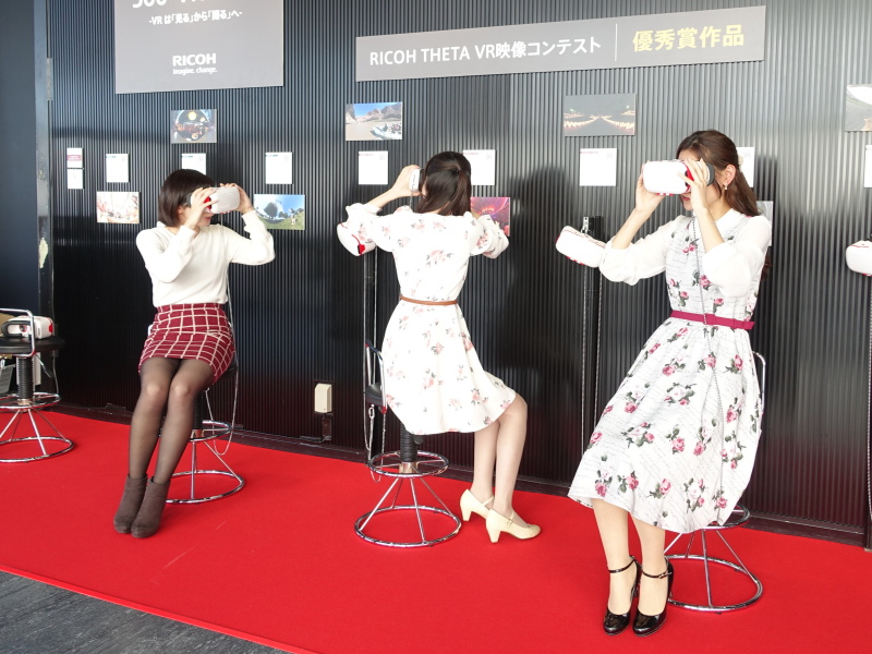 VR鑑賞中は思わず体が動きがちなので、安全のためにも着席で鑑賞したい