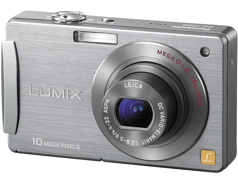 LUMIX FX500（2008年）。当時ととしては大型の3型モニターを搭載。さらにタッチパネル式とし、タッチAF/AEといったユーザーインターフェイスを盛り込んだ。