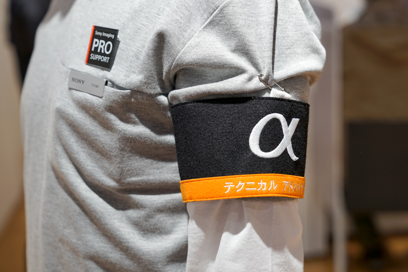 αテクニカルアドバイザーの腕章をしている店員は、プロサポート窓口のスタッフでもある。技術的な質問を受け付けるとのこと。