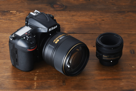 交換レンズレビュー：世界初の超大口径レンズをポートレートで試す