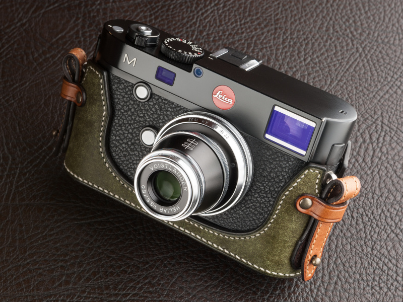 プエブロのオリーブとブッテーロのキャメルのコンビ。ホワイトステッチが新鮮だ。