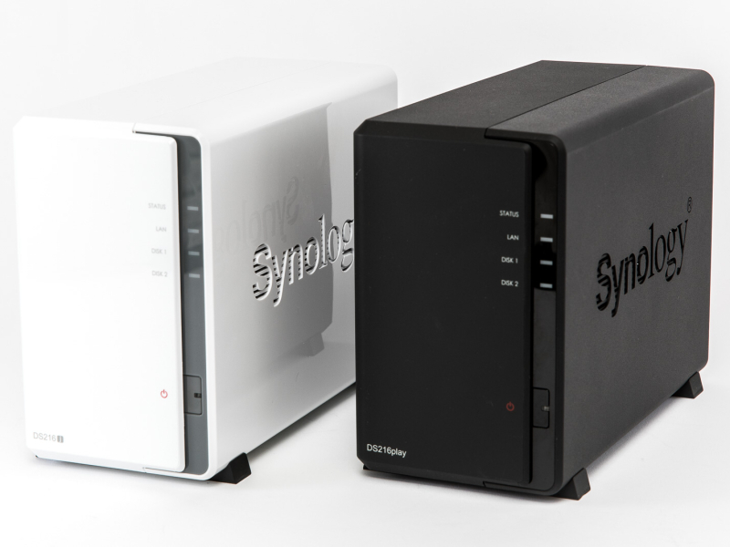 DS216j（左）とDS216play（右）