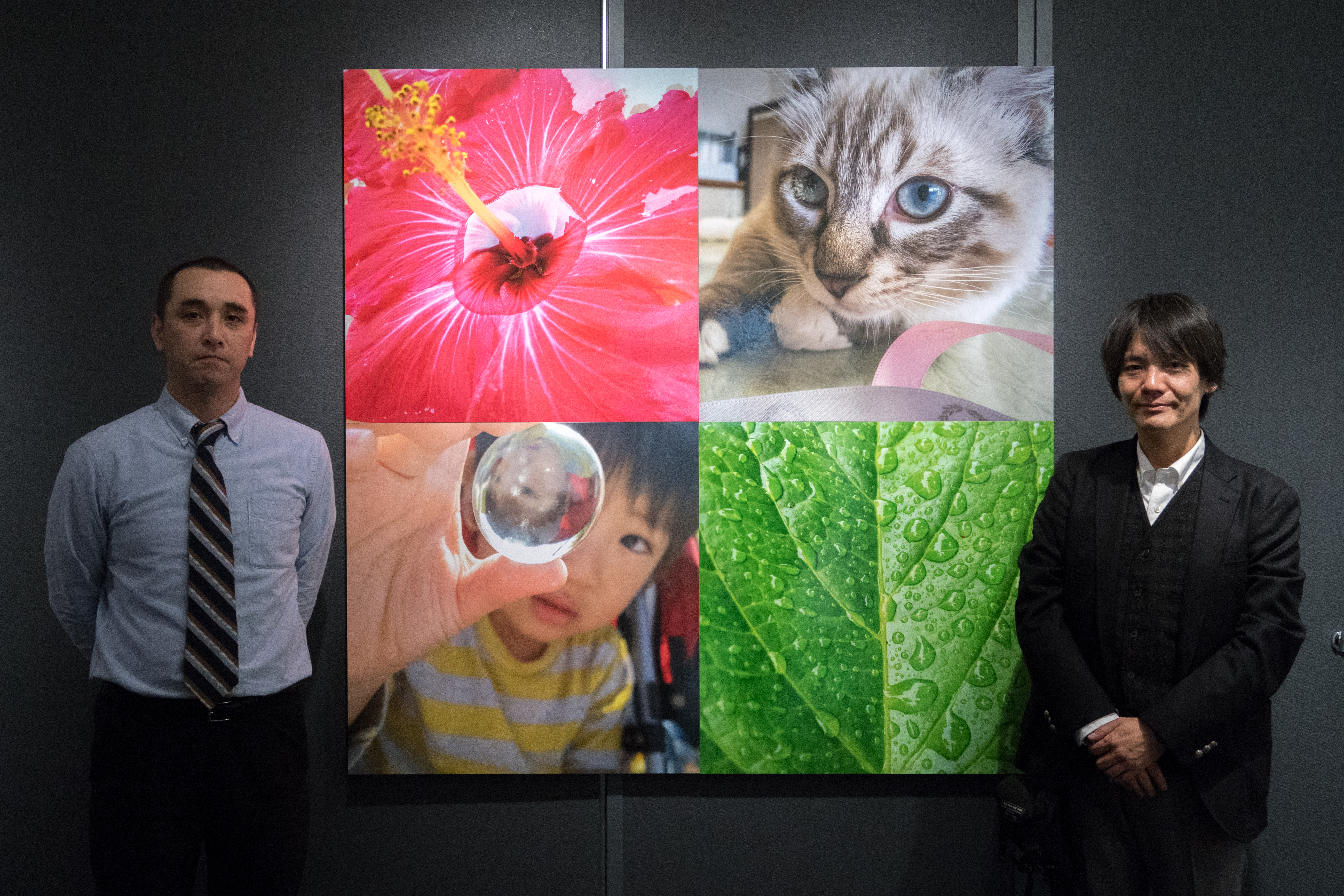 右が作品を撮影したフォトグラファーの黒田智之さん。左はプリントを担当した富士フォトギャラリー銀座の伊藤玄司さん（富士フイルム イメージングシステムズ株式会社クリエイト営業部）