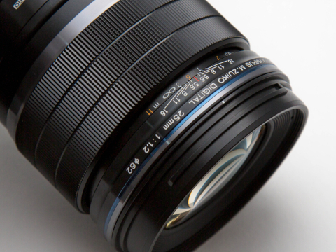 交換レンズレビュー：ポートレートで使いたい待望の超大口径の