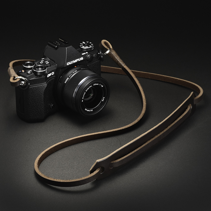 ダークブラウン