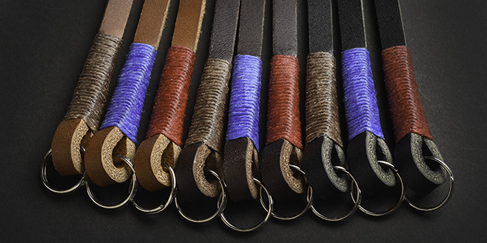 革の色3色とワックスコードの色3色の9製品がラインナップする