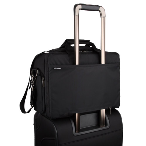 背面にはキャリーバーホルダーを装備