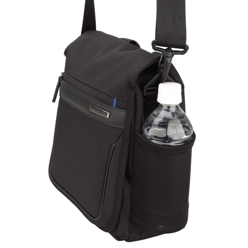 500mlのペットボトルが収納できるサイドポケット