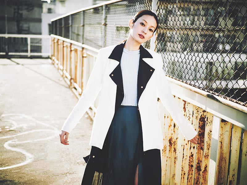 軽量かつホールド性のよいグリップが備わったボディで、軽快に色々な角度から撮影ができた。前後左右に強いAF性能とタッチパネルAF機能により、感覚的にピントを合わせられる。<br><span class="fnt-85">オリンパス OM-D E-M1 Mark Ⅱ / M.ZUIKO DIGITAL ED 25mm F1.2 PRO / 25mm（50mm相当） / マニュアル露出（F1.2、1/2,500秒） / ISO 200</span>