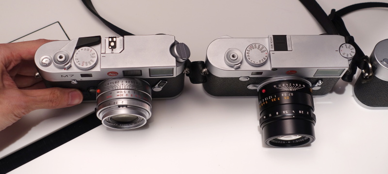 左はライカM7（銀塩ライカの現行モデル）、右がライカM10