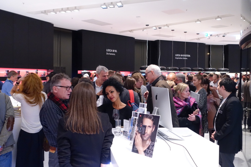 同じ本社内のライカストアでは、イベント終了と同時にタッチ&トライを開始。翌朝からライカM10を販売し、昼には完売していた