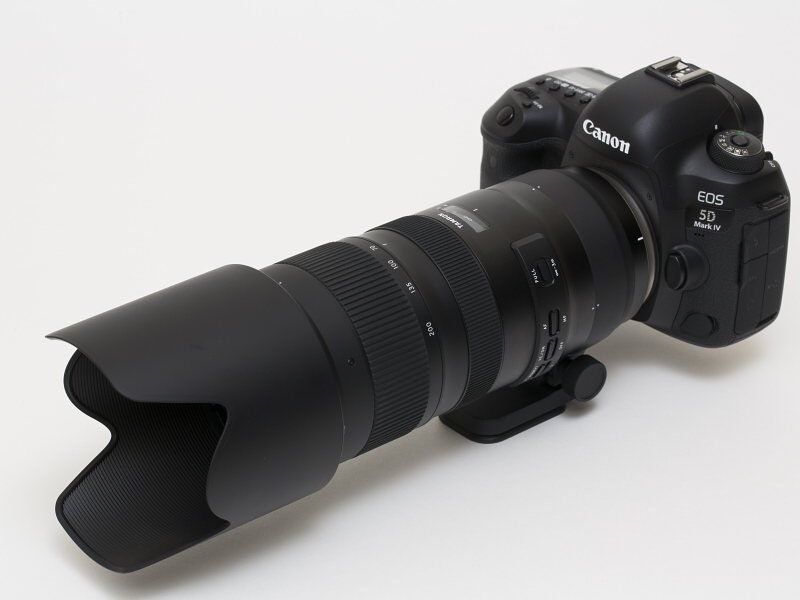 同梱のフードを装着したところ