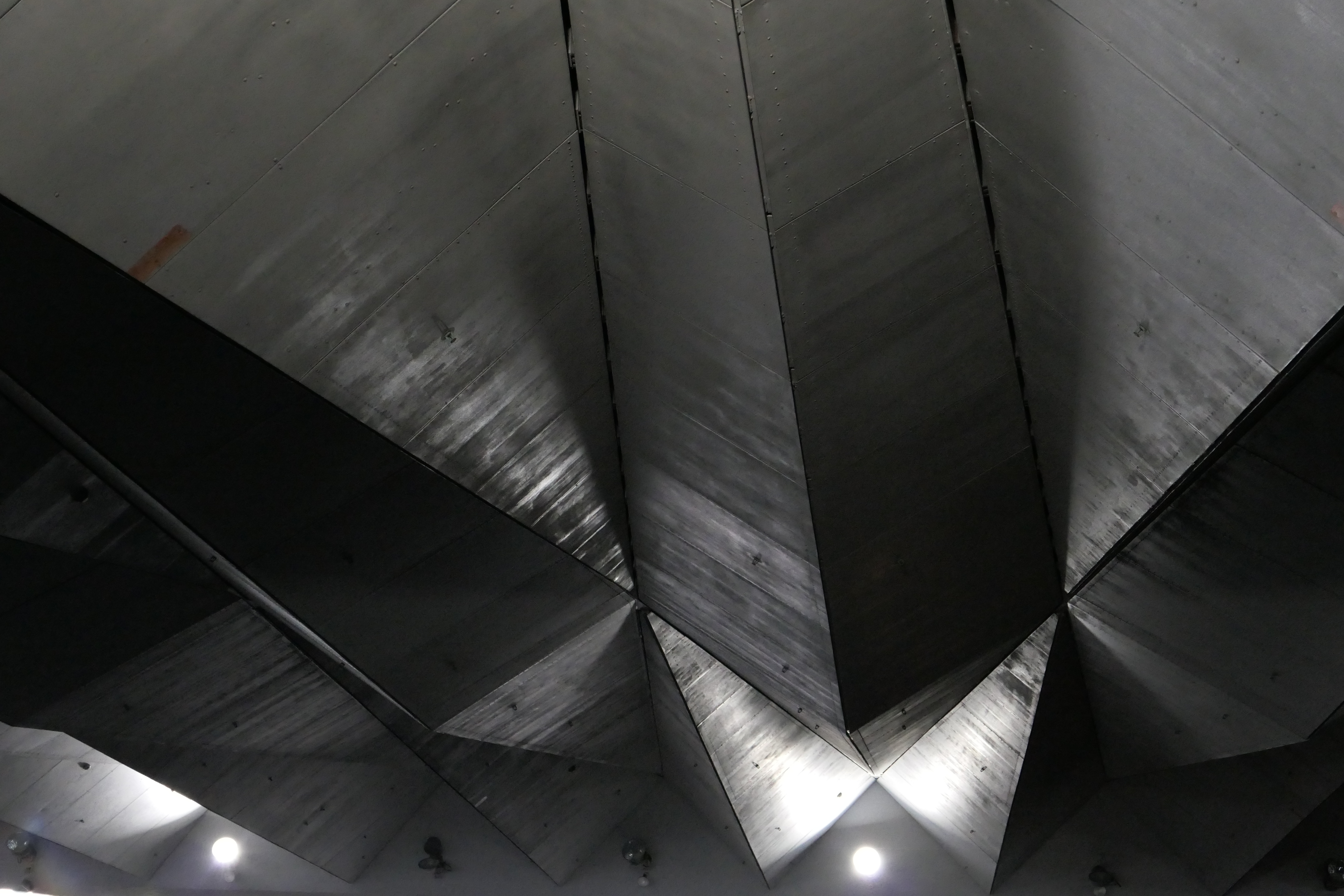 1/200秒 / F4 / -1.7EV / ISO3200 / 絞り優先AE / 19.5mm