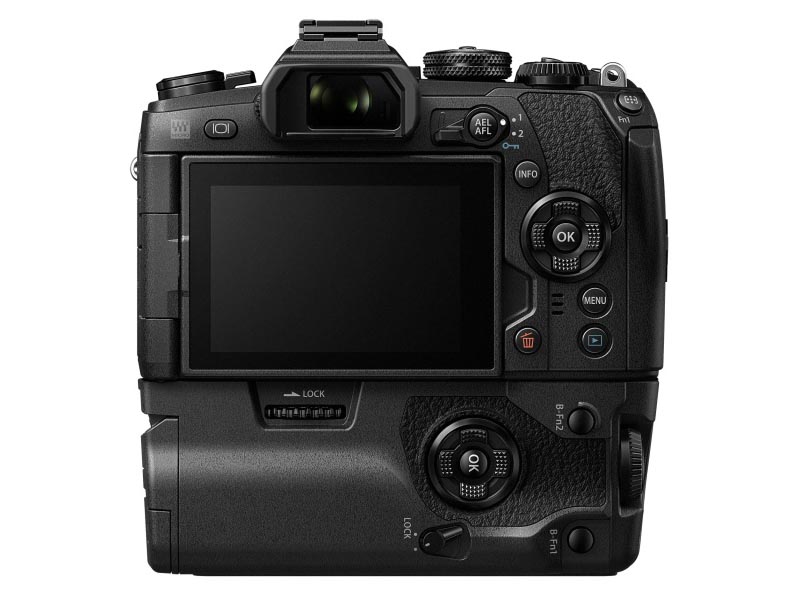 パワーバッテリーホルダーHLD-9を装着した状態。