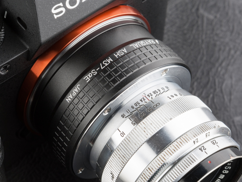 所有するレンズは指標がちょうど正面にきた。レンズによって多少のバラツキがあるという。