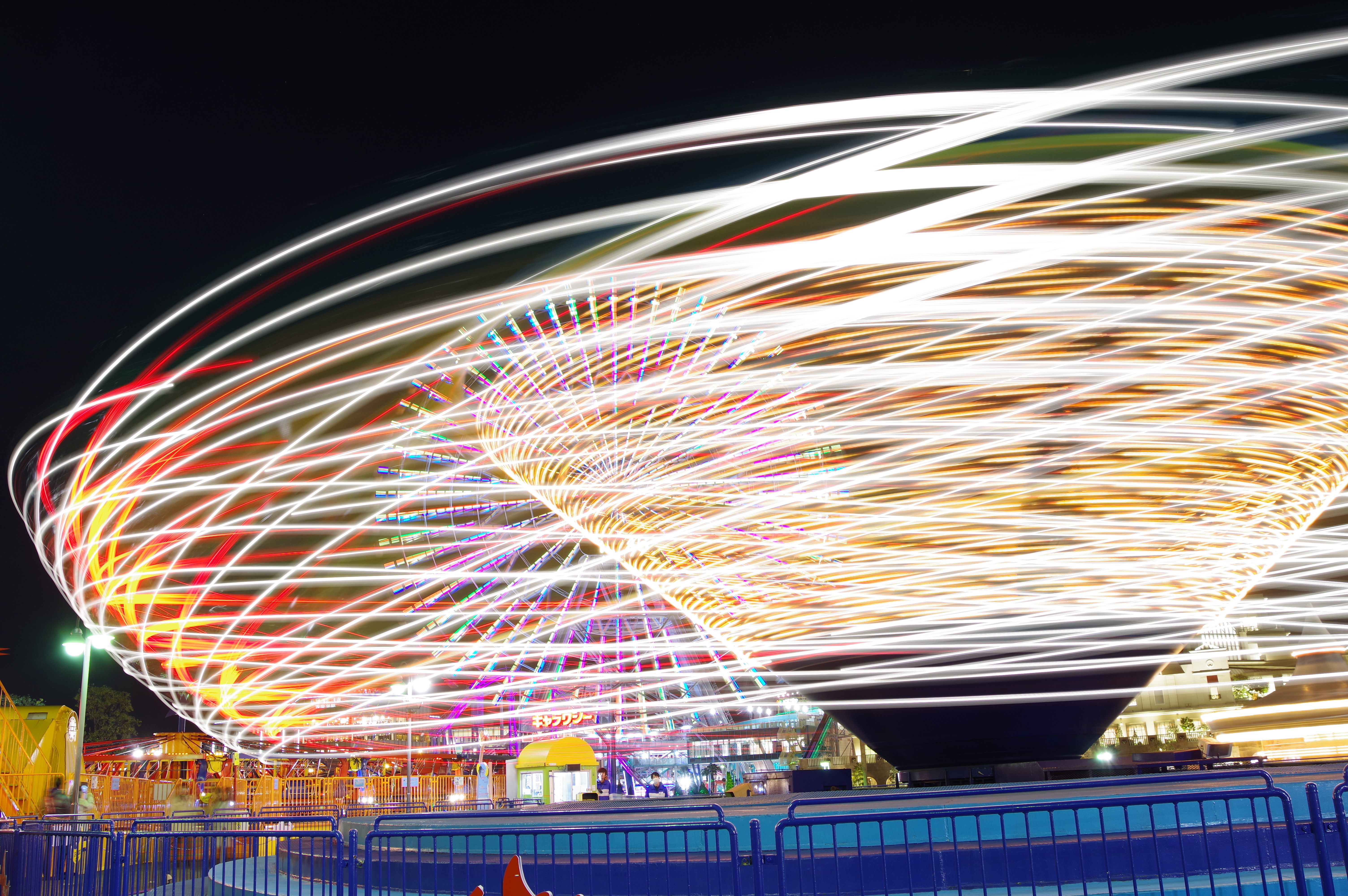 1枚目：HD PENTAX-DA 20-40mmF2.8-4ED Limited DC WR / 4秒 / F7.1 / ISO200 / シャッター優先AE / 20mm 三脚使用（よこはまコスモワールドで撮影）