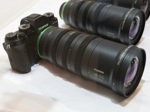 デジカメ　fujifilm Preview] Fujifilm releases a vertical-only camera the size