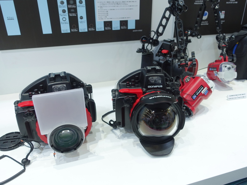 E-M1 Mark II用の水中ハウジング。防水性能を従来の40mから60mに高めた