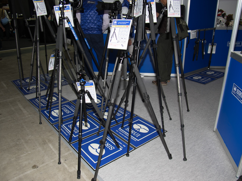 同一の機種でもナットロックとレバーロックが選べる