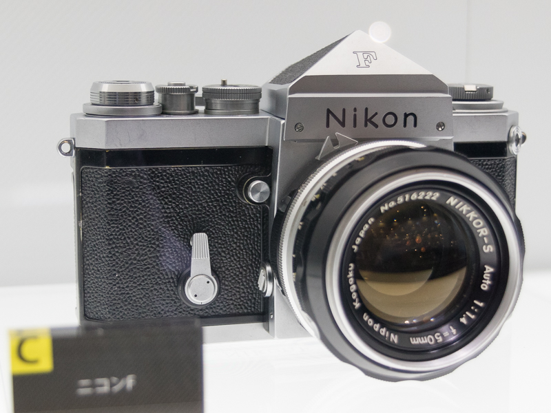 ニコン最初のレンズ交換式一眼レフカメラ「ニコンF」（1959年）