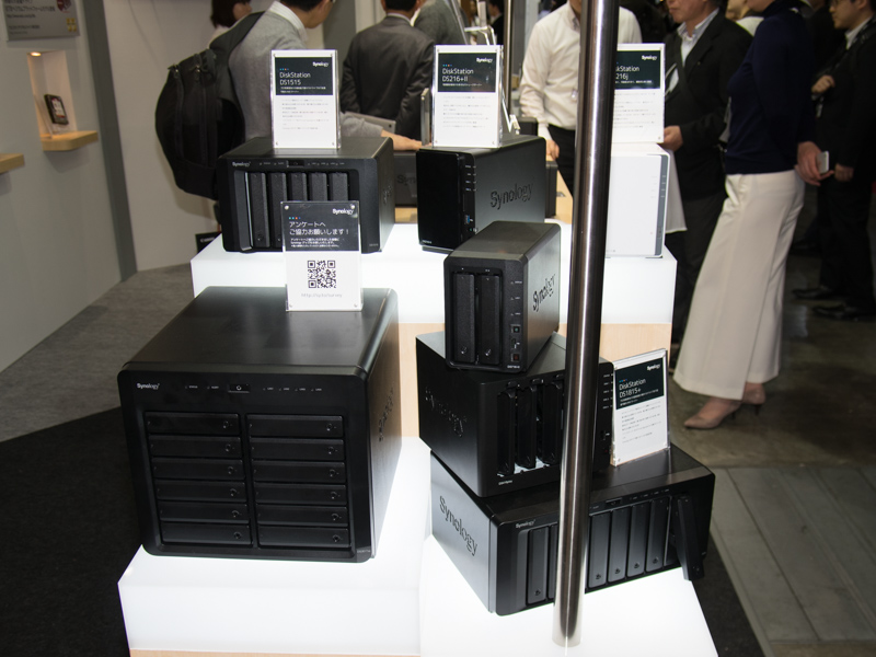 挿入できるストレージの台数や機能によってさまざまなグレードがある