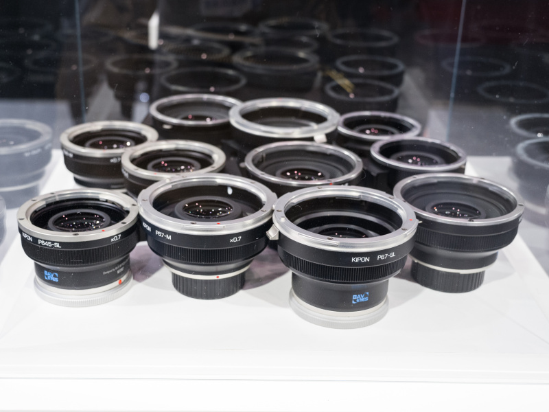 中判レンズ用のBaveysシリーズは、補正レンズの高画質化にこだわったと言う。