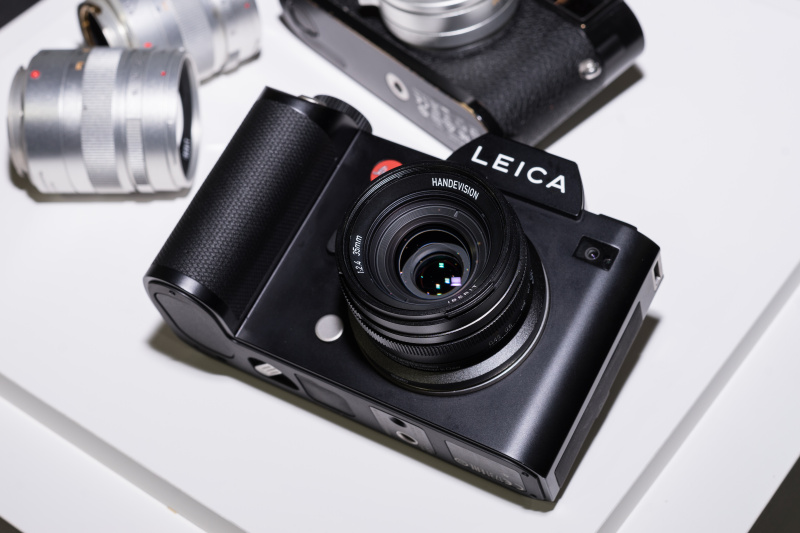 MFレンズのIBERITシリーズがライカSLに対応した。アダプター不要で直接ライカSLに装着できる。