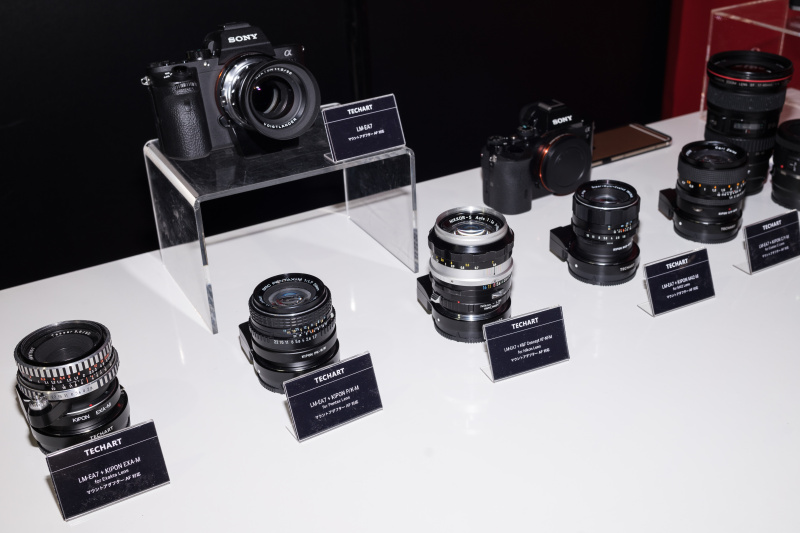 タッチ&トライコーナーには、オールドレンズ付きのLM-EA7がたくさん用意されていた。