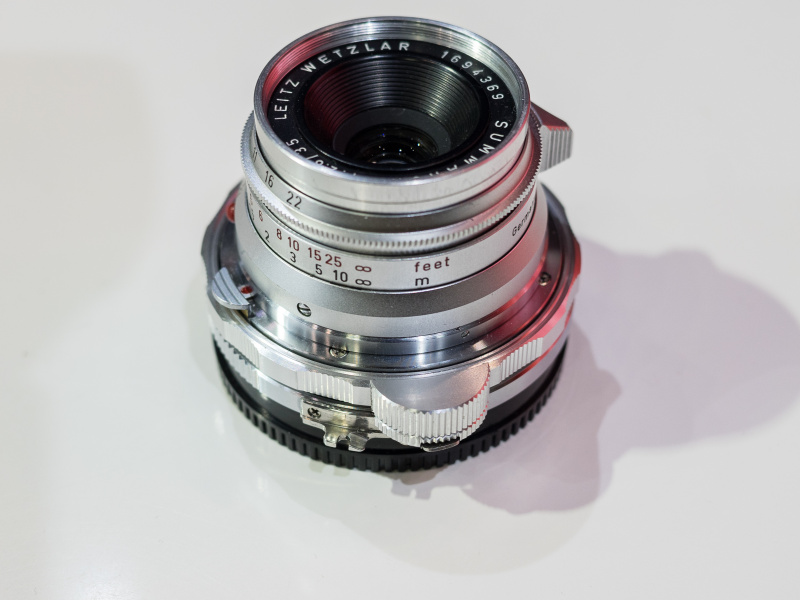 無限遠ロック付きのヘリコイドアダプター。ヘリコイドの誤操作を防いでくれる。