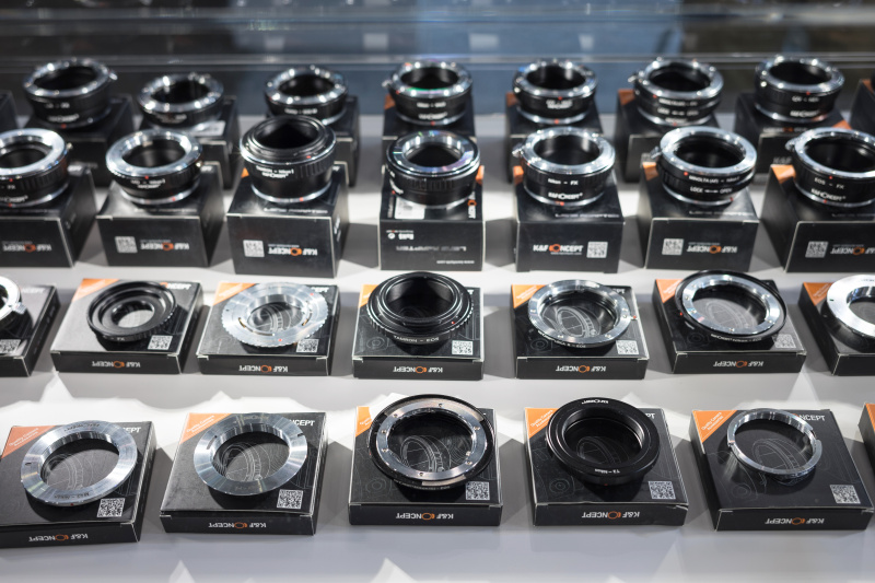 マウントアダプターは主要マウントをおおむねカバーする。コストパフォーマンスの高い製品だ。