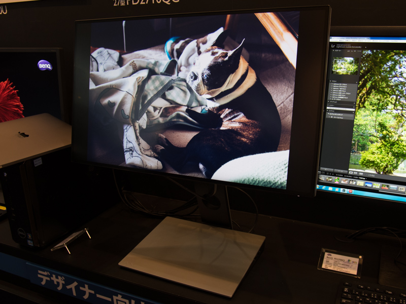 ベース部分にUSB 3.1接続のドックを搭載するデザイナー向け液晶ディスプレイ「PD2710QC」