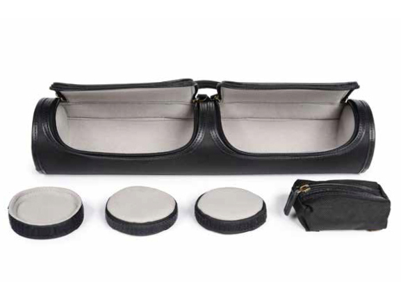 取り外し可能なパッド付きディバイダーなどが付属