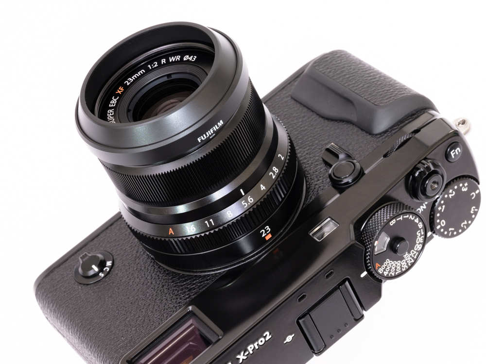 同梱のフードを装着したところ