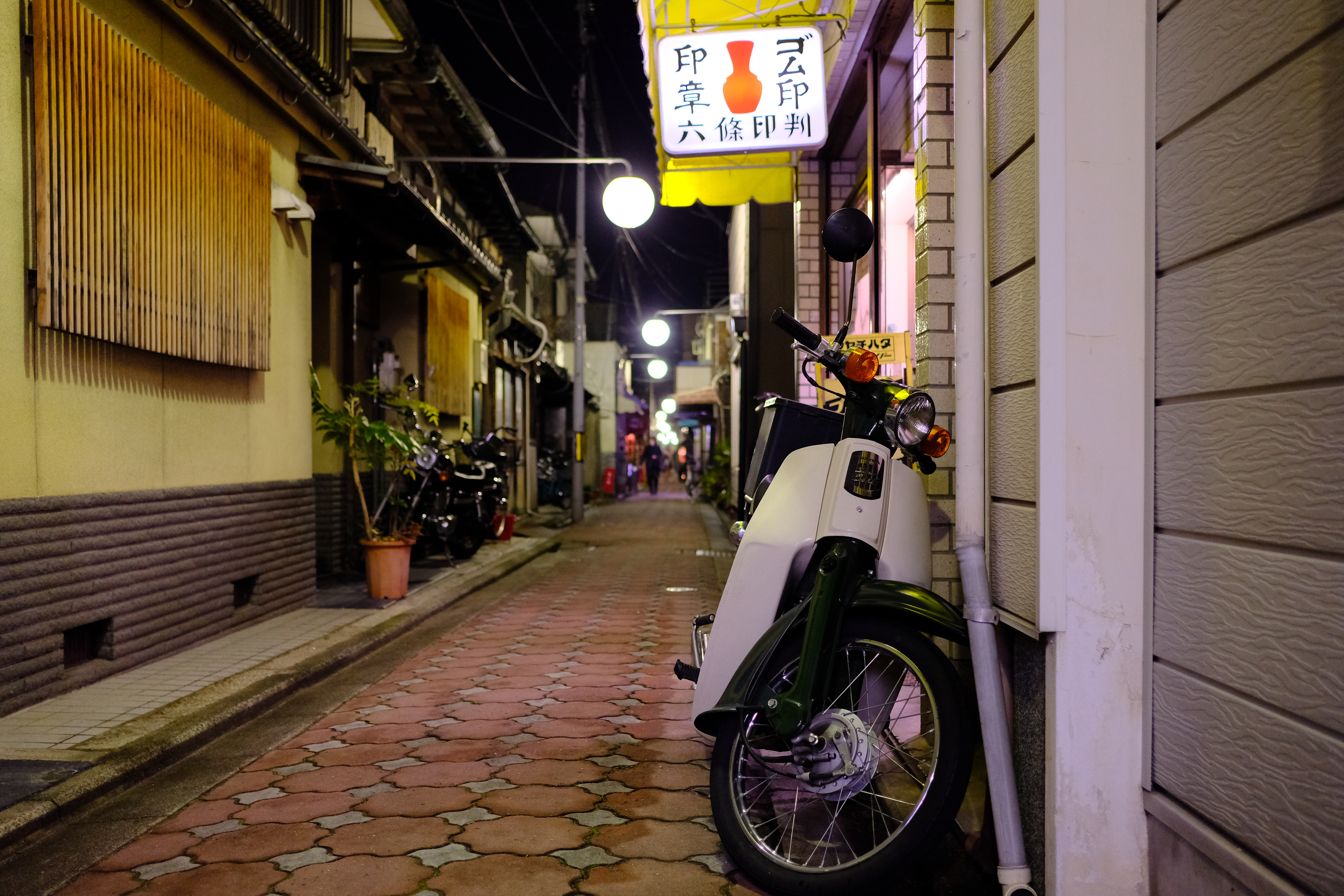 X-Pro2 / 1/60秒 / F2 / 0EV / ISO1600 / マニュアル露出 / 23mm（色かぶりをカメラ内RAW現像で補正）