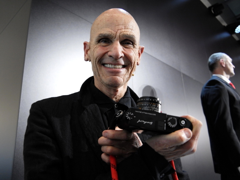 殿堂入りの副賞として、トップカバーにマイロウィッツ氏自身のサインが刻印された特別なライカM10が贈られた