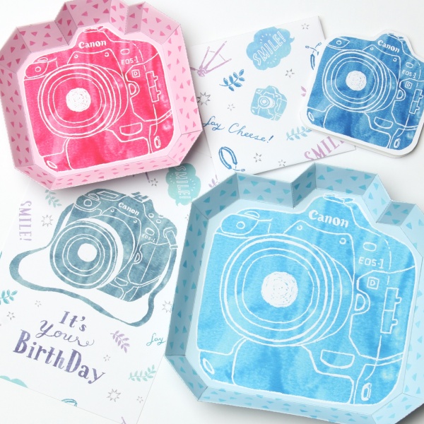 トレイ：カメラ形 EOS1D、誕生日カード0056、ミニカード：カメラ 0001