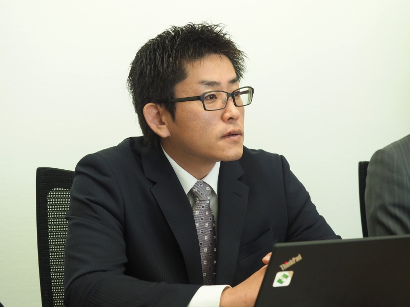 光学システム開発本部 光学システム開発3部 2グループ 課長代理の村山恭二さん