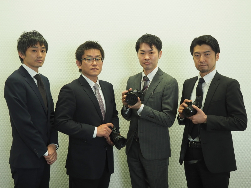 話を聞いたオリンパス株式会社 技術開発部門のメンバー。左から光学システム開発本部 光学システム開発3部 1グループの村上大地さん、光学システム開発本部 光学システム開発3部 2グループ 課長代理の村山恭二さん、映像開発本部 映像商品企画部 商品企画1グループの小野憲司さん、画像システム開発本部 デザインセンター 商品デザイングループ グループリーダーの鯛中大輔さん