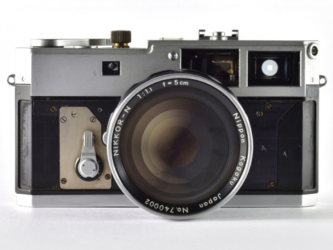 【新品・未開封】 Nikon 100周年記念 歴代カメラモデル ピンバッジ ニコン Nikon 100周年記念 ピンバッジコレクション｜カメラ