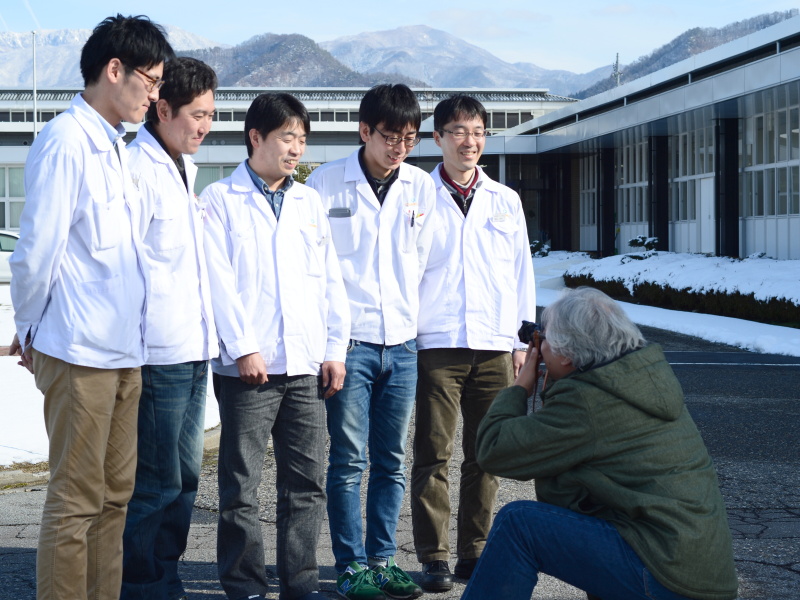 上の写真を撮影している様子