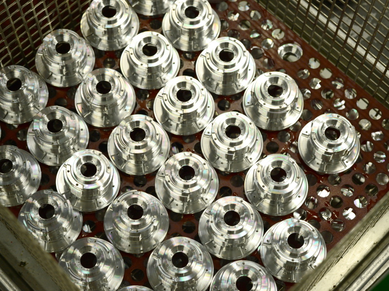 次工程へのトレーに並ぶ