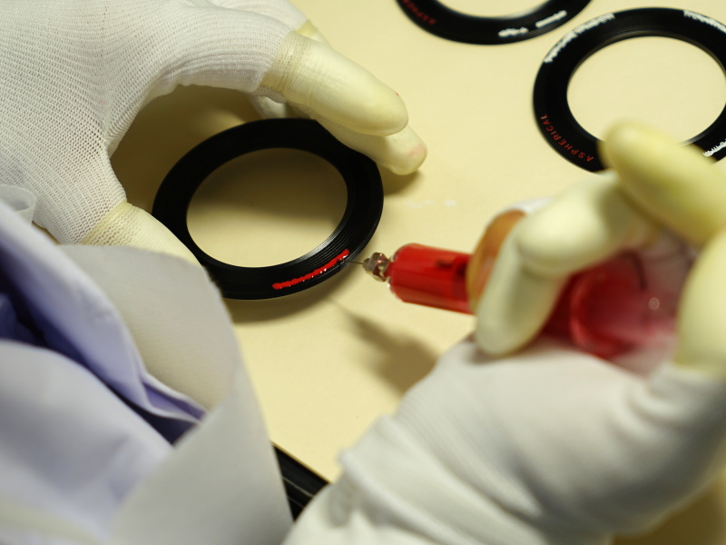 アルマイト処理後、文字刻印に色を入れる