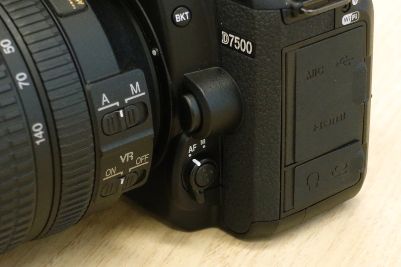 AF/MF切り換え、AFモードボタン